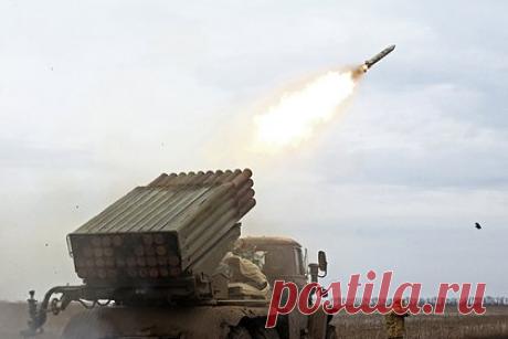 ВСУ атаковали из РСЗО «Град» склад с гуманитарной помощью под Белгородом. Вооруженные силы Украины (ВСУ) атаковали из реактивной системы залпового огня (РСЗО) «Град» склад с гуманитарной помощью в Шебекино Белгородской области. Об этом стало известно Telegram-каналу Mash. По сведениям издания, в результате обстрела под Белгородом пострадали три человека.