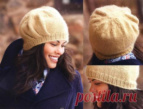 Вяжем спицами красивые шапки со складками сбоку или на затылке для женщин – 2 модели с описанием и МК видео