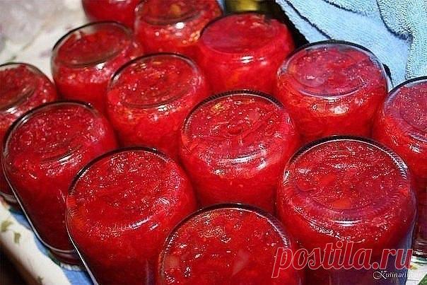 ОЧЕНЬ ВКУСНАЯ ЗАПРАВКА ДЛЯ БОРЩА С ФАСОЛЬЮ!

2 кг.моркови - на крупную терку,
2 кг. лука - полукольцами,
2 кг.помидор - дольками.
Все по отдельности обжарить на растительном масле. Затем 2 кг. свеклы отварить - на крупной терке, 3 стакана фасоли отварить. Все смешать. Добавляем - 0,5 л. растит.масла, 0,5 л. теплой воды, 1 стакан сахара, 100 гр.соли и 150 гр.уксуса. Перемешать тушить где-то минут 30, разложить по банкам и закатать. Выход 6,5 - 7,0 литров. Сам по себе салат ...