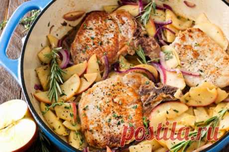 ​Свинина с яблоками и луком