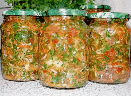 Борщ, щи, харчо. Рецепты суповых заправок на зиму     
Борщ, щи и харчо, заготовленные в банках, облегчат жизнь студентам, холостякам и занятым хозяйкам.