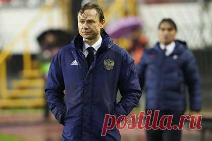 Карпин отказался принимать извинения Кудряшова за автогол. Главный тренер сборной России по футболу Валерий Карпин оценил действия защитника команды Федора Кудряшова в матче заключительного тура отборочного турнира чемпионата мира-2022 против Хорватии. Карпин отказался принимать извинения игрока, заявив, что это футбол, и такая ошибка могла случиться с каждым.