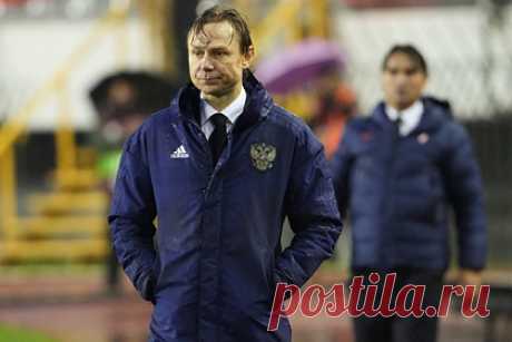 Карпин отказался принимать извинения Кудряшова за автогол. Главный тренер сборной России по футболу Валерий Карпин оценил действия защитника команды Федора Кудряшова в матче заключительного тура отборочного турнира чемпионата мира-2022 против Хорватии. Карпин отказался принимать извинения игрока, заявив, что это футбол, и такая ошибка могла случиться с каждым.