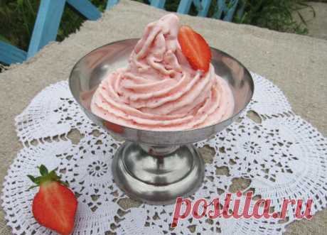 Домашнее клубничное мороженное ! Легко , быстро и вкусно!
Crème glacée à la fraise maison! Savoureux et rapide!
Homemade strawberry ice cream! Tasty and fast!