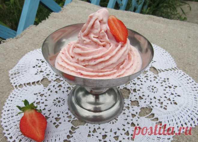 Домашнее клубничное мороженное ! Легко , быстро и вкусно!
Crème glacée à la fraise maison! Savoureux et rapide!
Homemade strawberry ice cream! Tasty and fast!