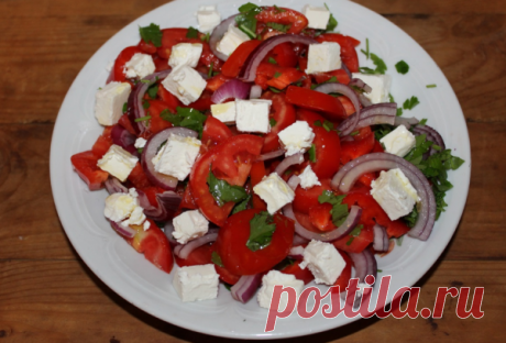 Подруга по привычкам подсказала рецепт вкусного салата из сезонных овощей
Салат из простых, сезонных овощей готовлю практически все лето. Легко быстро и очень вкусно. Моя подруга по привычкам питания и времени провождения подсказала мне интересный салат из простых овощей. Салатик. Какая подруга спросите вы? А мы с ней не имеем ничего общего кроме утренних прогулок. Как то познакомились мы когда я однажды осеним утром прогуливалась […]
Читай дальше на сайте. Жми подробнее ➡