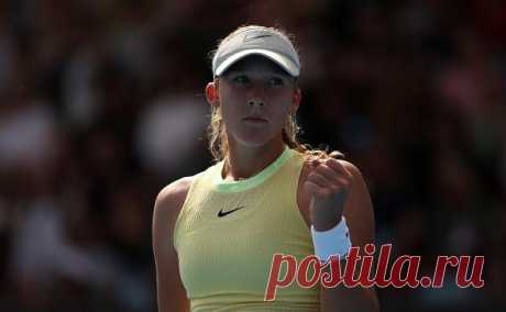 «Одаренные». Две дебютантки из России вышли в 1/8 финала Australian Open. Две российские дебютантки Australian Open Мирра Андреева и Мария Тимофеева пробились в 1/8 финала турнира. Что говорят об успехе молодого поколения российских теннисисток — в подборке «РБК Спорт»