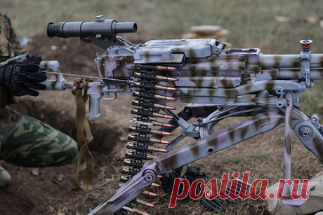 Российский морпех рассказал о бое с украинскими диверсантами. Командир роты морской пехоты, Герой России Александр Данилов рассказал о бое с украинскими диверсантами «до последнего магазина». Как рассказали в Минобороны России, украинские диверсанты проникли в район замаскированного скопления российской военной техники и попытались передать данные о ней.