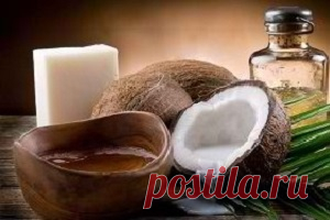Кокосовое масло для лица - тропический рецепт красоты Секреты о том, как использовать кокосовое масло для лица, передаются из уст в уста. Благо, что купить его совсем несложно, а стоимость даже самых дорогих видов вполне доступна. Для косметических целей более целесообразно применение рафинированного масла. Кроме этого, за особо богатый состав ценятся масла, полученные при холодном прессовании сырья.
