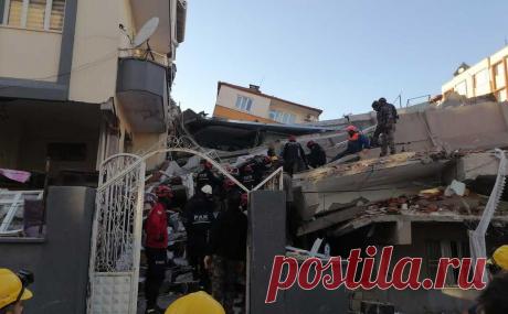 Погибшую при землетрясении семью россиян похоронили в Турции. По словам брата погибшего Аталая Эрйетли, тела его супруги и одного из детей нашли под завалами на четвертый день вечером, а самого Аталая и второго ребенка — на следующий день утром. Семья приехала в Хатай в гости к родителям