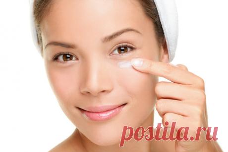 Моя кожа вокруг глаз была усыпана морщинами, пока я не узнала об этих средствах.. Есть в каждом холодильнике!