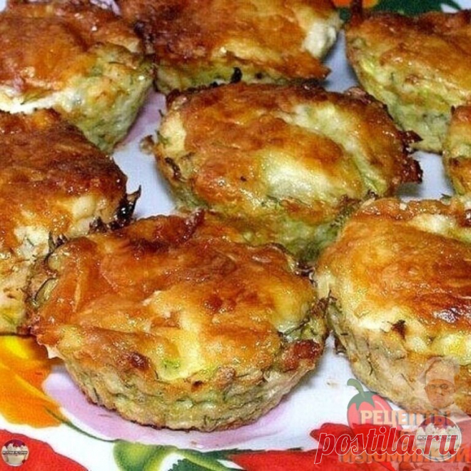Таких кексиков вы точно не пробовали!!! Делаются они из куриной грудки и кабачка. Объедение то еще 

Кабачок-500 гр 
Филе куриное-200 гр 
Морковь-1 шт 
Яйцо-2 шт 
Лук репчатый-1 шт 
чеснок-3 зубца 
Зелень(лук зеленый,укроп) 
Майонез-2 ст.л 
сметана-2 ст.л 
Мука-2 ст.л 
Перец,соль по вкусу 
 
Еще нужно: 
сыр твердый-100 гр 
майонез-2 ст.л 
 
Зелень,лук,чеснок - порезать 
Натереть кабачки и морковь 
Филе порезать на маленькие кусочки 
Добавить яйцо,сметану,майонез,муку. 
Пос...