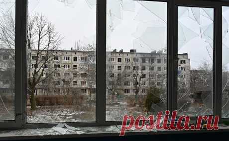 Пушилин заявил о бессмысленности восстановления домов в Соледаре. Степень разрушения города Соледар в ДНР такова, что там нет смысла восстанавливать жилые дома, их проще построить заново, заявил врио главы ДНР Денис Пушилин в эфире «Соловьев.Live».