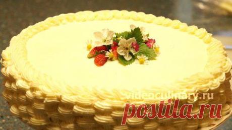 Украшение торта - https://www.videoculinary.ru/украшение-тортов/286816-korzinka-iz-krema.html 

       Для украшения торта лучше всего использовать гладкие плотные масляные кремы, например, крем Шарлотт, масляный крем на сгущенном молоке, шоколадный масляный крем, масляный заварной белковый крем.