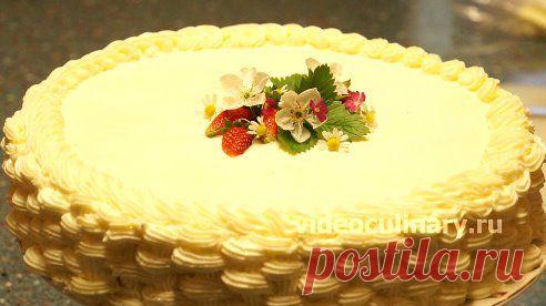 Украшение торта - http://www.videoculinary.ru/украшение-тортов/286816-korzinka-iz-krema.html 

       Для украшения торта лучше всего использовать гладкие плотные масляные кремы, например, крем Шарлотт, масляный крем на сгущенном молоке, шоколадный масляный крем, масляный заварной белковый крем.