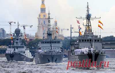 В Главном военно-морском параде примут участие пять кораблей и подлодок Северного флота. В частности, будут задействованы атомоходы "Казань" и "Вепрь", сообщил источник