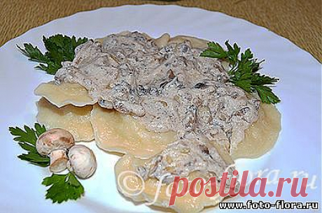 Вареники с картошкой и грибным соусом - невообразимо вкусно! Наш рецепт с фото расскажет и покажет все тайны приготвления