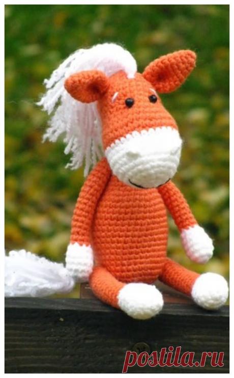 KNITTING TOY HORSE