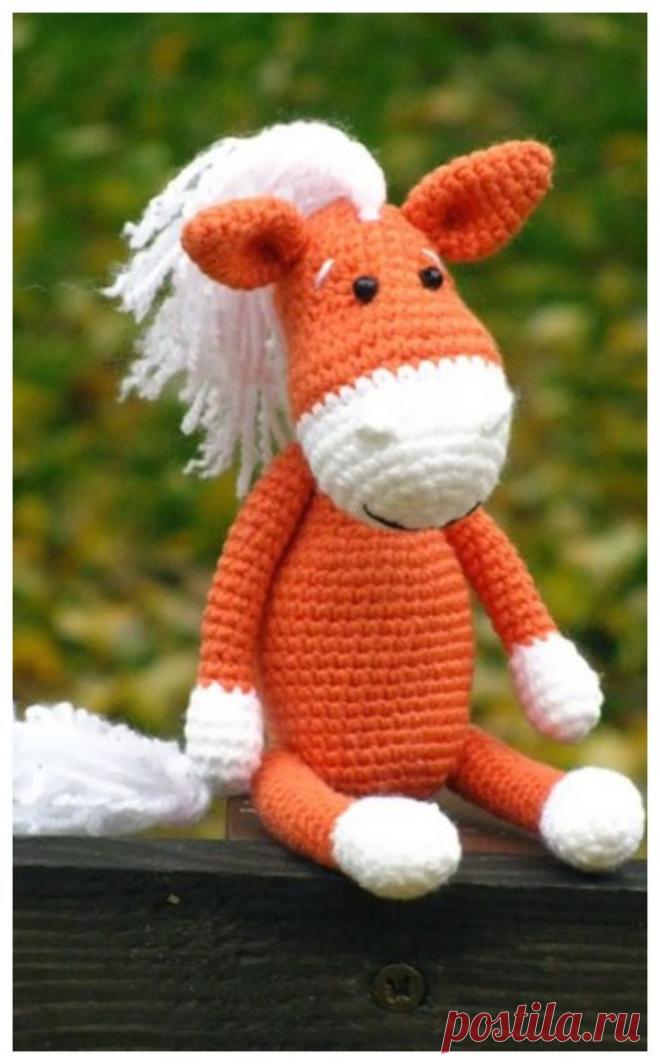 KNITTING TOY HORSE