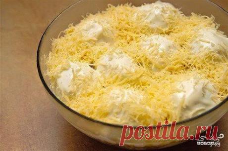 &quot;Мужские грезы&quot; 
https://povar.ru/recipes/salat_mujskie_grezy-7454.html

Салат &quot;Мужские грезы&quot; - кулинарный рецепт на Повар.ру
«Мужские грезы» - мясной салат для настоящих мужчин. Он очень сытный и простой в приготовлении, представители сильного пола в состоянии самостоятельно справиться с его приготовлением.