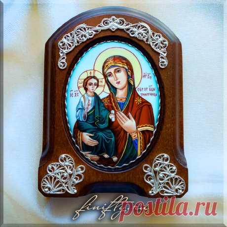 Икона Троеручица.
Ростовская финифть (горячая художественная эмаль).
Дерево, филигрань, серебрение.
https://finifty.ru/catalog/ikony-finift/ikona-bozhej-materi-troeruchitsa
Ассортимент изделий обновляем еженедельно.
Доставка по России Почтой России и СДЭК. 
По Москве курьером.

#нашафинифть #икона #горячаяэмаль #финифть