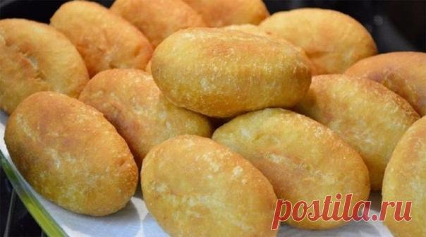 Как приготовить универсальное восхитительное тесто для жареных пирожков и беляшей

Нежное, мягкое, воздушное тесто, которое подойдет и для жареных пирожков, и для беляшей, легко приготовить с помощью данного рецепта!

Ингредиенты для дрожжевой болтушки:

сахар — 1 ч.л.
вода — 50 мл
сухие дрожжи — 1 ч.л. (5 г)
Для теста:

молоко/вода/кефир — 250 мл
желток — 2 шт
сахар — 2 ч.л.
соль — 1/2 ч.л.
мука — 500 г (может понадобиться чуть больше или меньше)
растительное масло — 2 ст...