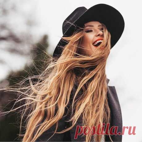 #Lifistyle от FOULARD.ru.
Улыбнись, и пусть все ломают голову, что у тебя на уме.