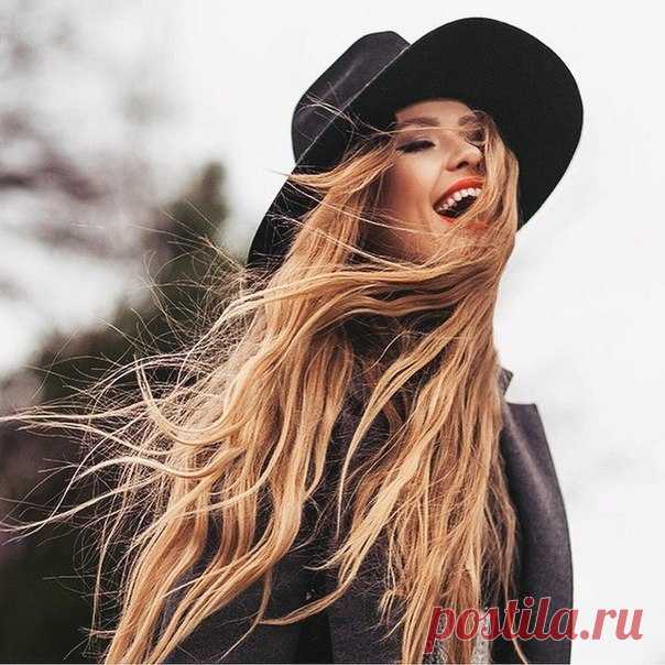 #Lifistyle от FOULARD.ru.
Улыбнись, и пусть все ломают голову, что у тебя на уме.