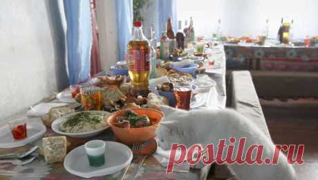 Россиян предупредили, какие продукты не стоит употреблять с алкоголем. В первую очередь не стоит есть вместе с алкогольными напитками соленые продукты, например, картофель фри. Врач-гастроэнтеролог &quot;СМ-Клиника&quot; Валерия Антюфеева рассказала &quot;Газете.Ru&quot;, какие продукты не надо сочетать с ...