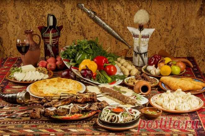 Необычный способ запекания курицы. Попробуй — не пожалеешь! Необычный способ запекания курицы. Попробуй — не пожалеешь!
Блюда грузинской кухни — это пикантный вкус и аромат прекрасных специй. Особенно любят в Грузии готовить из курицы. Цыпленок табака, сациви …