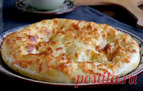 Хачапури - самый лучший рецепт! 
РЕЦЕПТ:
Мука - 3 стакана
Кефир - 1 стакан
Яйцо - 2 штуки
Сахар - 1 чайная ложка
Соль - 1 чайная ложка
Сода - 0,5 чайной ложки
Масло растительное - 1 столовая ложка
Сыр твёрдый - 400 грамм
Масло сливочное - 50 грамм.
ПРИГОТОВЛЕНИЕ:
1. В кефир добавить 1 яйцо, соль, сахар, растительное масло и всё хорошо перемешать.
2. В 2 стакана просеянной муки добавляем соду, пере