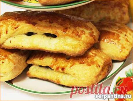 Пирожки из слоеного теста с грибами и курицей | Искусница