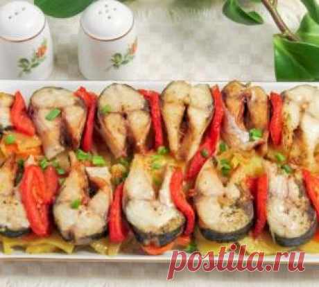 Скумбрия запеченная в духовке с картофелем и морковью - рецепты с фото