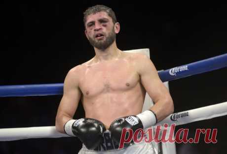 Аллахвердиев бит Бронером, Постол завоевал пояс WBC