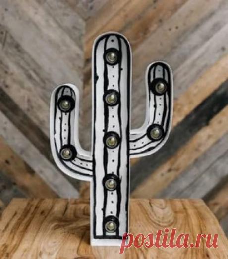 Светильник в стиле ретро Кактус Светильник в виде кактуса, цвет чёрно-белый. Ручная работа от русского дизайнера. Доставка по России и СНГ. Купить онлайн на Mellroot.com или заказать по телефону 8 (495) 409-89-75.