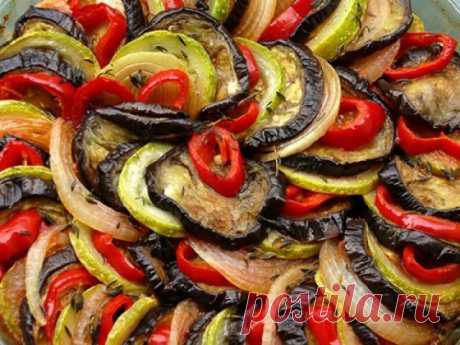 5 очень вкусных блюд из баклажан. Баклажаны - очень полезный продукт, а если приготовить его правильно, то ещё и очень вкусный! Кушанья из этих овощей действительно вкусны, питательны и очень полезны! Лазанья с баклажанами Ингредиенты: Баклажаны  –  800 гр. Говяжий фарш – 500 гр. Томатная паста – 500 гр. Моцарелла – 100 гр.