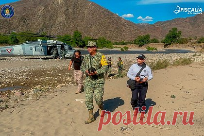 Полицейские обнаружили в пустыне груду тел после разборок мафии. Мексиканская полиция начала масштабное расследование после того, как разборка между мафиозными группами закончилась массовой казнью. Правоохранители обнаружили груду тел в пустыне, в отдаленной части штата Герреро, одного из самых криминальных в стране. На месте встречи двух криминальных групп нашли сожженный пикап.