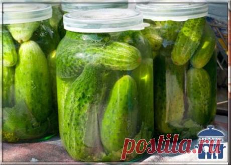 ОЧЕНЬ,ОЧЕНЬ ВКУСНЫЕ ОГУРЧИКИ))))) (Всем советую)))))
на 1 литр воды:
4 ст.л. сахара (без горки!!)
1 ст.л. соли (с горкой!!)
100 г уксуса!!
способ приготовления:
В каждую(литровую)банку:
1 лист хрена
1 зуб. чеснока
1 лист лавр. листа
1 зонт. укропа
2-3 шт. перца горошком
Заливать кипятком 2 раза - сливать в раковину....
На 3-й раз залить расолом......закатать и под шубу....)))
