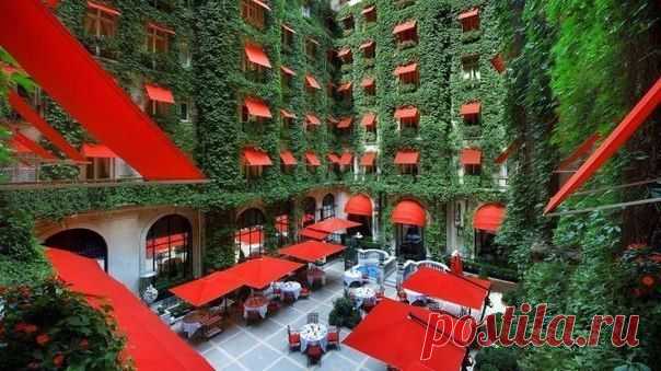 Hotel Plaza Athenee, Париж