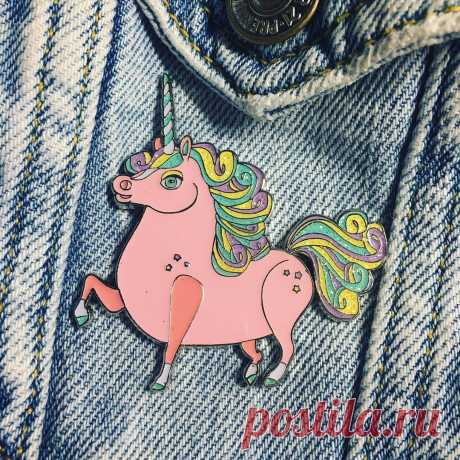 Dana Duncan в Instagram: «Rainbow and glitter! Prancing pink ponycorn and friends. 🌈🦄✨ #unicorn #pony #ponycorn #ponycorns #unicornpin #pinkowlet #flairgame #pingame…» 55 отметок «Нравится», 2 комментариев — Dana Duncan (@pink.owlet) в Instagram: «Rainbow and glitter! Prancing pink ponycorn and friends. 🌈🦄✨ #unicorn #pony #ponycorn #ponycorns…»