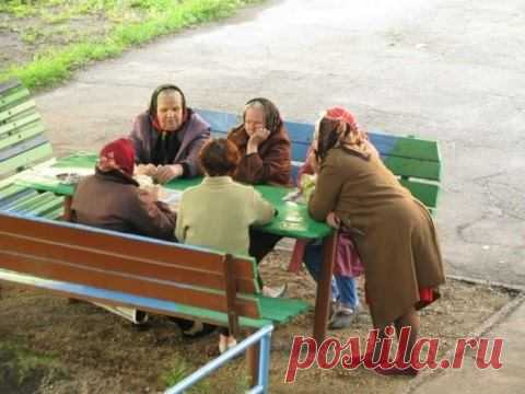 Есть замена интернету! Выйдешь на улицу, бабульки на лавочках тебе и оценку поставят, и комментарий добавят, и статус прикрепят…