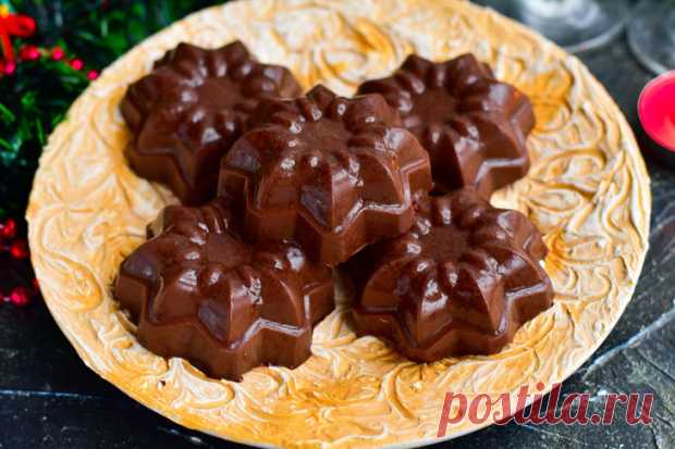Новогоднее желе из какао — красивый, вкусный и праздничный десерт Новогоднее желе из какао получается не только очень вкусным, но еще и красивым по виду, праздничным. Для его приготовления можно использовать какао или шоколад. Заливать основу для желе лучше всего в какие-нибудь красивые силиконовые формочки, так готовое желе будет смотреться более оригинально....