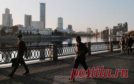 В Свердловской области ввели обязательную вакцинацию. В Свердловской области введена обязательная вакцинация отдельных категорий граждан. Теперь жители региона должны будут проходить ревакцинацию против дифтерии, столбняка, полиомиелита и коклюша. Об этом 7 февраля на заседании консультативно-координационного совета по охране здоровья граждан сообщил заместитель главы Управления Роспотребнадзора Сергей Романов. Обязанность проходить прививки от дифтерии и столбняка прописана в Приказе Минздрав…