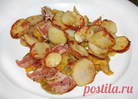 Картофель с беконом и кабачками