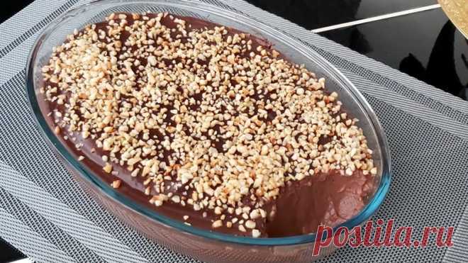 Bol Lezzetli Çikolatalı Kaşık Pastası Tarifi - Tarif Defteri Malzemeler: 1 litre süt, 1 su bardağı şeker, yarım su bardağı un, yarım su bardağı nişasta, 1 yumurta sarısı...