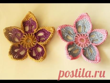 Цветок, связанный крючком .