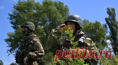 Боец Скобарь: отряд ВС России подготовил штурм острова на Днепре. Отряду бойца с позывным Скобарь удалось подготовить штурм острова на Днепре, несмотря на то что их лодка нарвалась на мину ВСУ и рации, попав в воду, перестали работать. Читать далее
