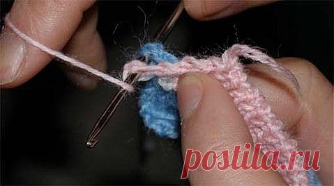Кеттельный шов при помощи крючка.