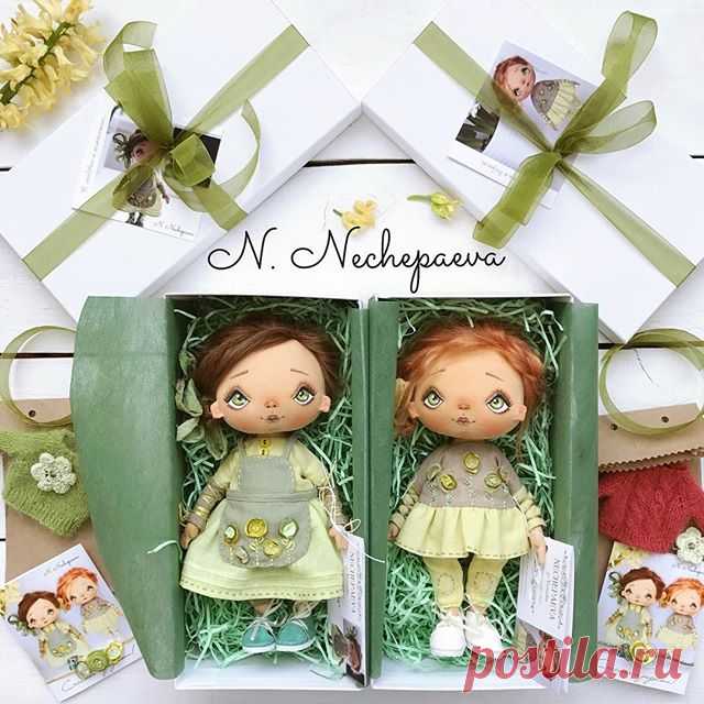 От всей души благодарю вас, мои дорогие подписчики 💛💚💛💚💛!!! Это были крайние две куклы, но не последние - обещаю (вы бы видели сколько тканей ко мне приехало 😁🙈 #мамародная)!!! Впереди создание малышей - буду показывать вам процессы. Всем хорошего настроения и чудесных выходных 🌞🌷🌷🌷🌷. #текстильнаякукла#авторскаякукла#интерьернаякукла#коллекционнаякукла#куклаизткани#куклавподарок#кукласвоимируками#ручнаяработа#подарок#екатеринбург#doll#dolls#artdoll#dollartistry...