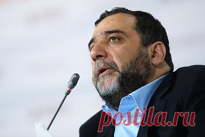 Отказавшийся от гражданства России миллиардер согласился на работу в Карабахе. Миллиардер из списка Forbes Рубен Варданян, отказавшийся от российского гражданства, согласился стать госминистром в Нагорном Карабахе. По его словам, ситуация вокруг Армении и Нагорного Карабаха вызывает озабоченность. Бизнесмен сообщил, что официальн вступит в должность в начале ноября.